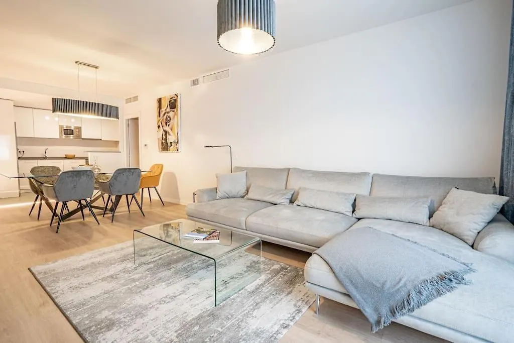 Beautiful Rooftop Pool 3Bed contacts